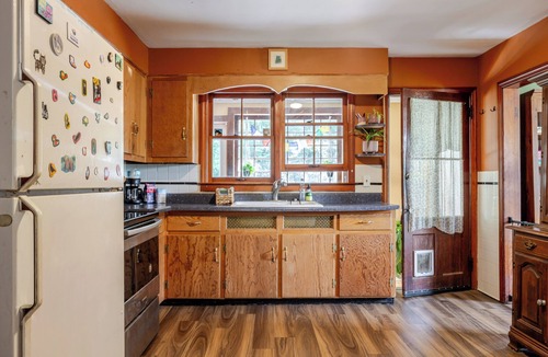 Glendale House | Cozy Riverside Berkshires Retreat
