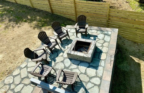 Northville House | Cozy Sacandaga Lake Home, Sleeps 15, Fire pit, Outdoor deck, Pet Friendly!