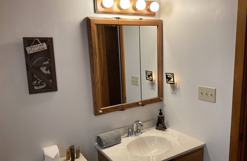 North River Cabin | Cozy secluded cabin near Gore Mt & 13th Lake!