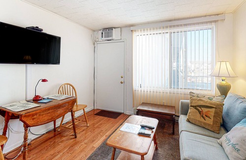 North Ocean City Condo | Cozy, simple condo with patio, central AC, and kitchenette - walk to the beach