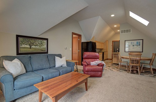 Holland Apartment | Cozy Upper Level Apartment - Walkable Holland Neighborhood