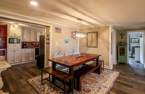 Midway House | Crabbin Cabin - Spacious, Seasonal Riverside Home