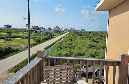 Gilchrist House | Crabby Cove–Gulf & Bay Views–Quiet Area–Close to Beach–Sleeps 5–Bolivar Coast