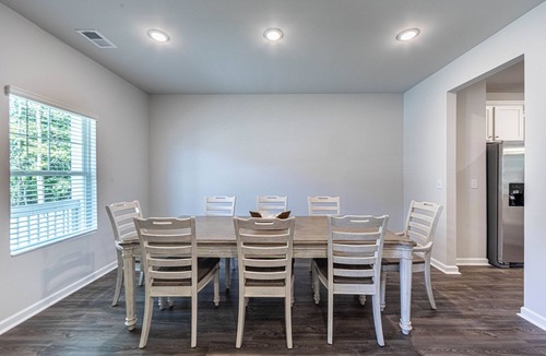 Eatonton House | Crane Lane Luxe Retreat Modern 3BR Townhome Pool & Day Dock Access