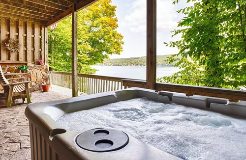 Town of Jerusalem House | Crooked Lake Lodge: Adirondack-Style Lodge on Keuka Lake!