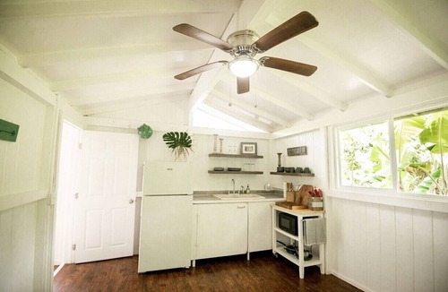 Anahola House | Cute and quaint little cottage on a homestead.