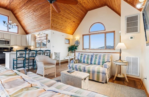 Tuckahoe House | D130 - Shannon is a semi-oceanfront house with 4 BR, 3 BA and ocean views!
