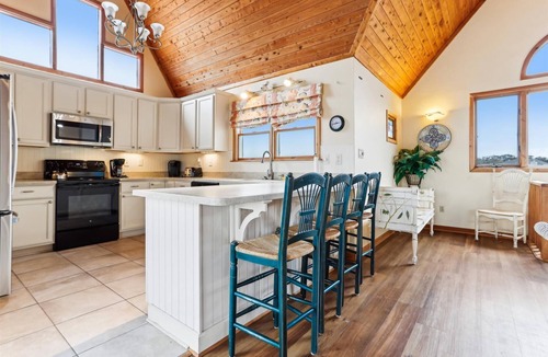 Tuckahoe House | D130 - Shannon is a semi-oceanfront house with 4 BR, 3 BA and ocean views!