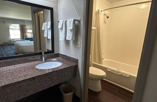 Stockbridge Hotel | Days Inn & Suites by Wyndham Stockbridge South Atlanta
