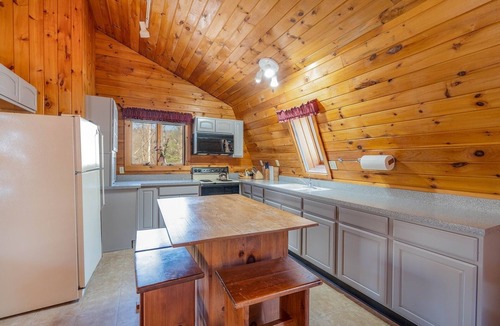Johnsonville Apartment | Delightful 2-bedroom apartment on mountain estate along the Battenkill River