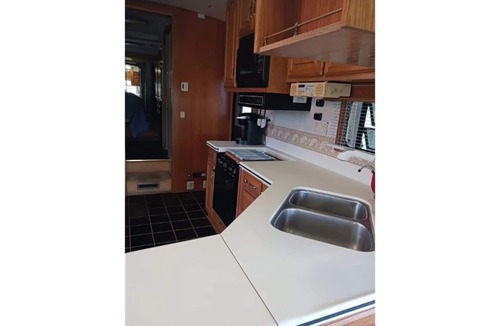 Madison House | Delightful 5th wheel w/ queen bed, patio deck, and high speed internet.
