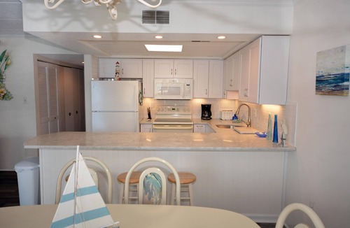 North Ocean City Condo | Delightful Ocean Block Condo in an Uptown Location Walking Distance To Northside Park that has an Elevator and Two Parking Spaces that is Only a Short Walk to the Beach!