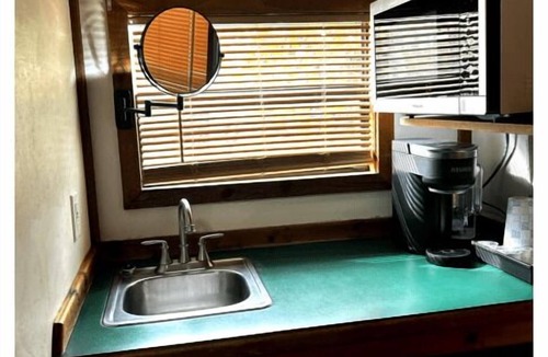 Folkston Cabin | Deluxe Cabin - The Bear Den - Our Deluxe Cabins offer comfort with a true Okefenokee feel. Climate controlled, private, and set in a quiet part of the campground.