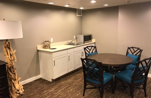 Hanamaulu Apartment | Deluxe Room w/King Bd, Ocean/Pool views, New Furnishings!, No Resort Fee