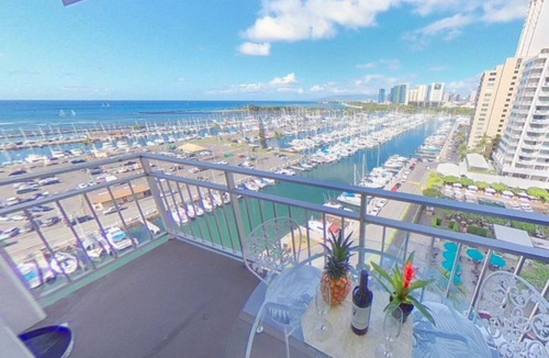 Waikiki Condo | DISCOUNT HUGE 1240sq.ft OCEANFRONT CORNER UNIT PANORAMIC WRAP-AROUND VIEWS