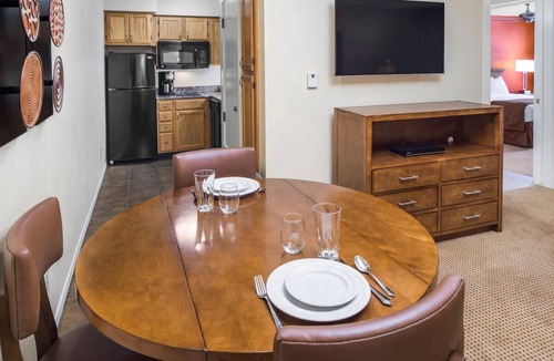 Northeast Santa Fe Hotel | Discover Santa Fe: Spacious Suite with Scenic Views & Resort-Style Comforts