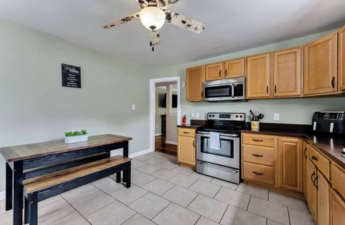 Norfolk House | Dog-Friendly Norfolk Cottage Near Ocean View Beach