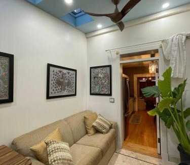 Albany House | Downtown 3BR duplex full kitchen parking off i-787