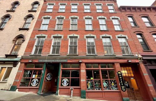 Downtown Albany Apartment | Downtown Albany 1 Bed with Workstation on Maiden Lane
