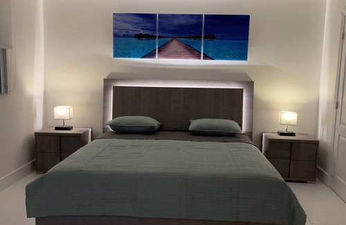 Brickell Apartment | Downtown Miami Brickell Bay & Pool View 4 Bedrooms