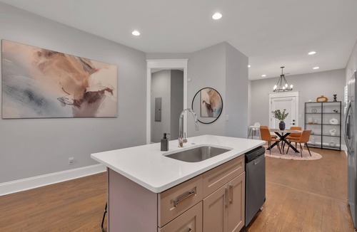 West End House | Downtown Private House 3 BR 2 BA, King & Queen Beds, Large Yard & Pet Friendly