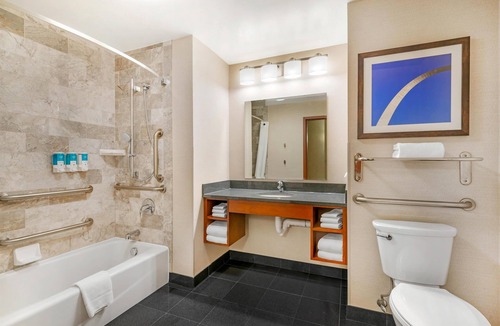 Brentwood Hotel | Drury Plaza Hotel St. Louis Brentwood