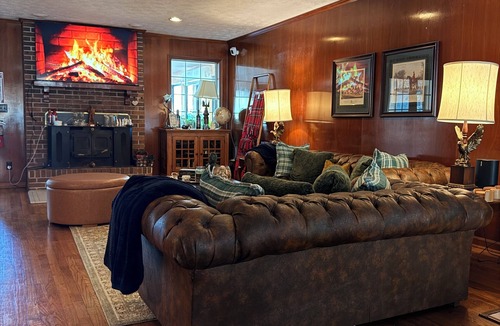 Dublin Bed & Breakfast | Dublin Farm - Stay in comfort at this beautiful 6-bedroom bed breakfast 1 Q Bed