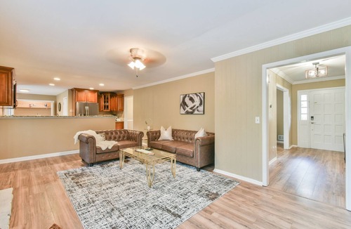 East Cobb House | East Cobb Newly Renovated Oasis! 10 min from the Battery and Sports Complex!
