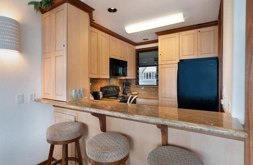 Lihue Condo | East Kauai OV Bliss! Open Kitchen, Lanai, WiFi, TV, DVD+Ceiling Fans–Kaha Lani 321