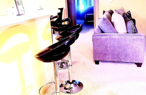 Norcross Apartment | Easy Access 2beds,1bt luxury kingbed with pool sleeps 4