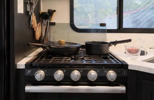 Eden House | Easy I-95 Stopover: RV Near Savannah Sleeps 6