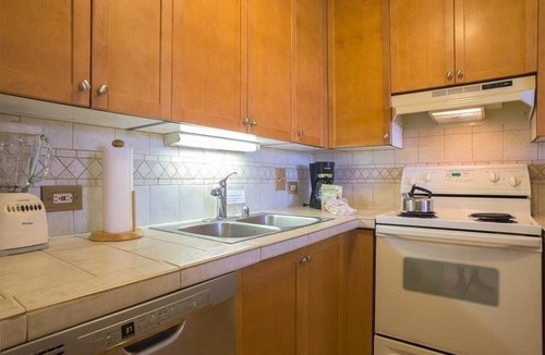 Kihei Condo | Easy Kihei Living! Kitchen, Lanai, Laundry, AC, WiFi+Flat Screens–Kamaole Sands 10204