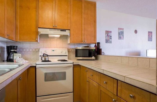 Kihei Condo | Easy Kihei Living! Kitchen, Lanai, Laundry, AC, WiFi+Flat Screens–Kamaole Sands 10204