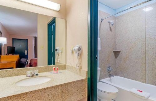 Decatur Cabin | Econo Lodge Decatur - Atlanta East