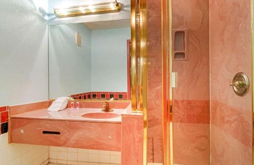 Decatur Cabin | Econo Lodge Decatur - Atlanta East