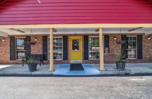 Santee Cabin | Econo Lodge Santee