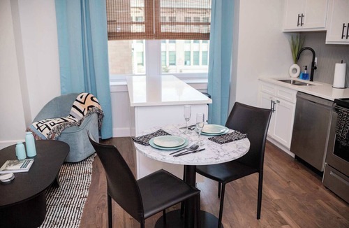 Downtown Jacksonville Apartment | Elegant 1BR King Bed Apts - 1.3 Miles to TIAA Bnk Fld