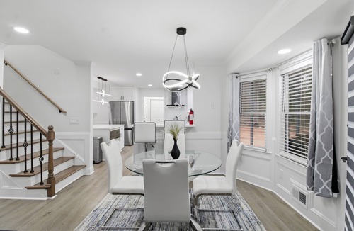 Grayson House | Elegant 4BR Home in Grayson-Cozy, Modern & Relaxing Stay.