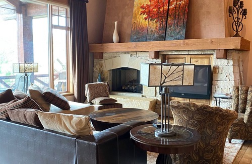 Park Meadows House | Elegant 5 BD 6 Bath 5,000 SF, POOL, Pickle Ball, Hot Tub, all 3 skl minutes away