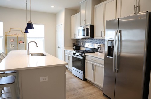 Bayside House | Elegant Resort Townhome w/Gym, Pools & Tennis