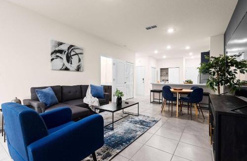 Baymeadows House | Elegant & Upscale 2BR Townhome.