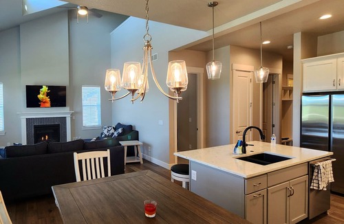 Loveland House | Elevated Elegance -> 1st-floor Master -> Super Hosts with Rave Reviews!
