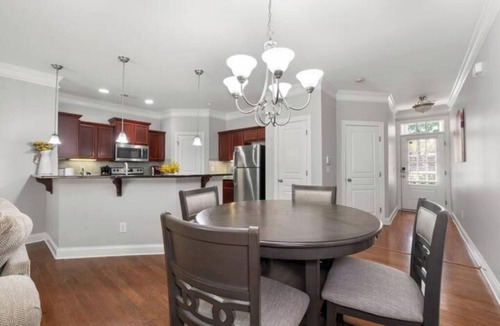 Woodstock House | Enjoy the comfort and convenience of our Townhouse and make lasting memories!
