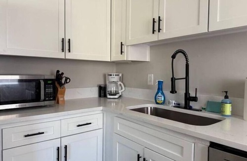 Brookwood Condo | Entire Condo-Walk to bars/restaurants-Peachtree Rd