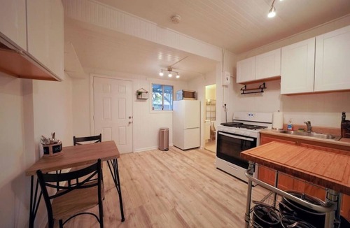 East Beach Apartment | Entire guesthouse in Santa Barbara, California