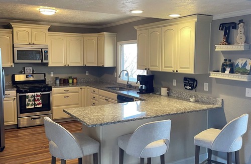 Morganton House | Epic Mountain Views! Cool Weekend Retreat Pet Friendly Near Charlette