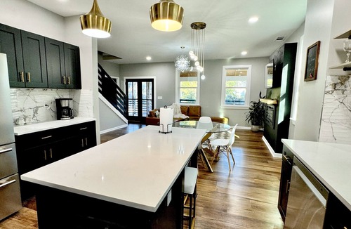 Covington Mill House | Epic Retreat at Mystic Falls-5 bd 3.5 BA-1 Mile from the Square & Clocktower