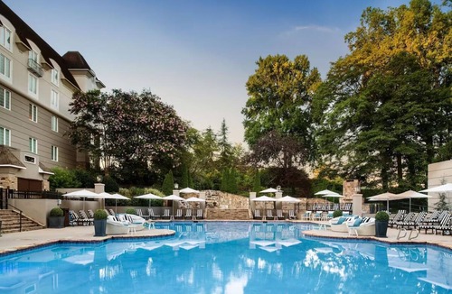 Braselton Hotel | Escape to a Beautiful Guest Room Near Winery Tours
