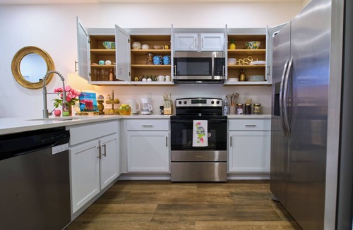 Hobe Sound House | EV Lilly Pulitzer Inspired 75in TV 1.5 ml Beach Pet Friendly Smart Home