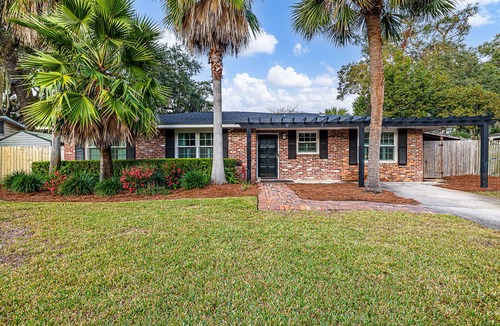 Saint Simons Island House | Excellent Location! Close to Restaurants, Shopping and Beach | Private large backyard
